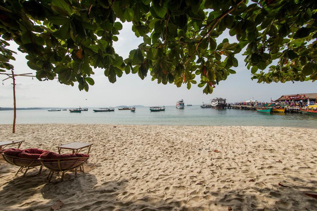 Beach Road Hotel Sihanoukville Room photo