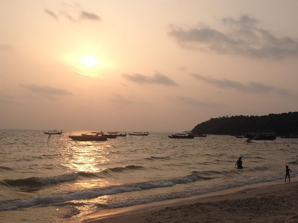 Beach Road Hotel Sihanoukville Exterior photo