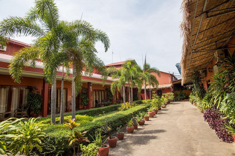 Beach Road Hotel Sihanoukville Exterior photo