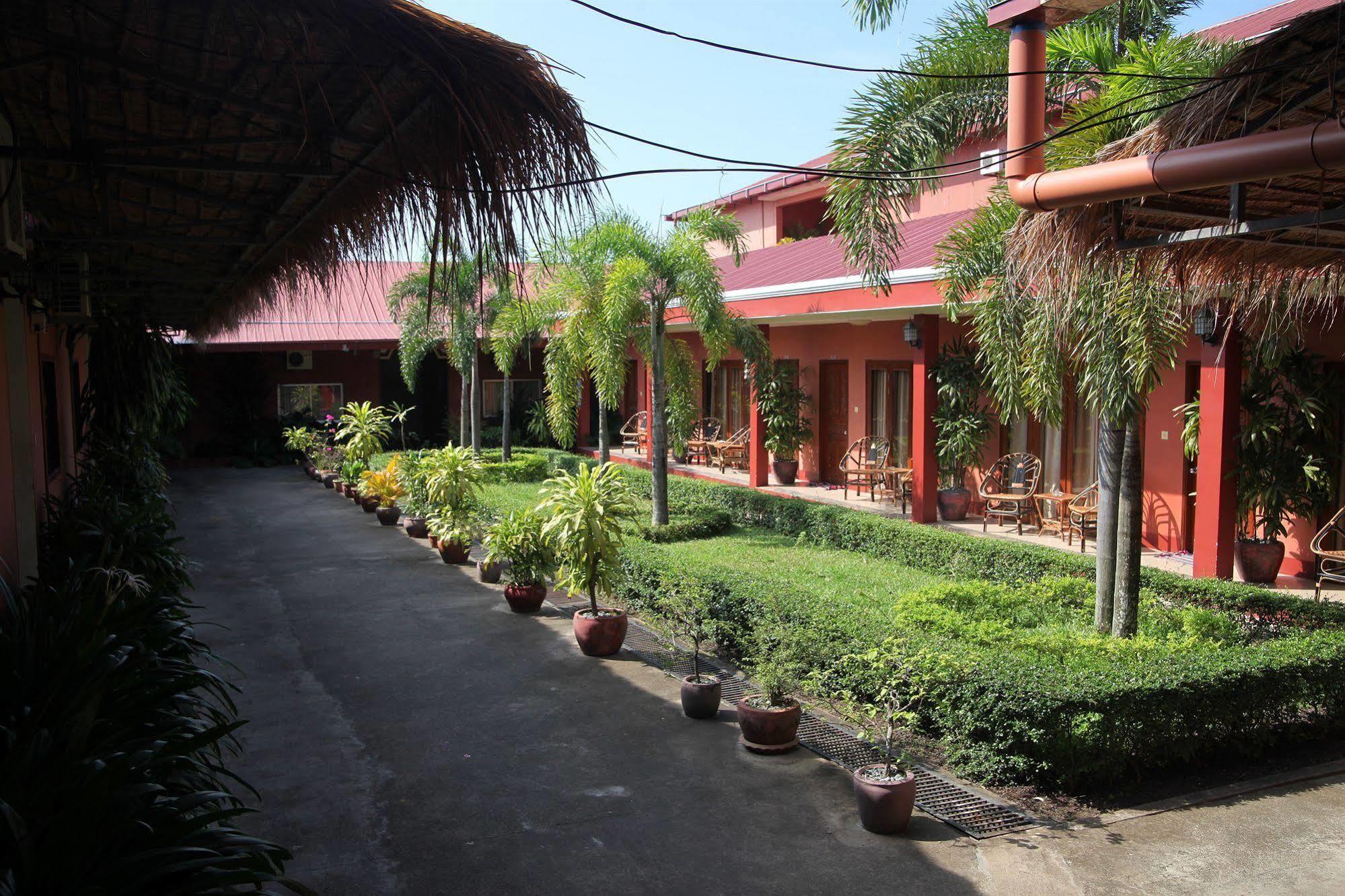 Beach Road Hotel Sihanoukville Exterior photo